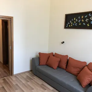 Frank & Fang , Budapest Hongrie